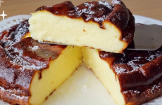 A-tia-Nadinha-me-ensinou-a-fazer-esse-bolo-de-iogurte-em-1-minuto-4-ingredient