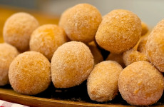 Bolinho-de-Chuva-ou-Biscoito-SuicCCA7o-fofinho-e-delicioso-1