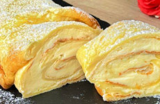 Rocambole-Cremoso-de-pao-de-forma-receita-direto-de-Roma